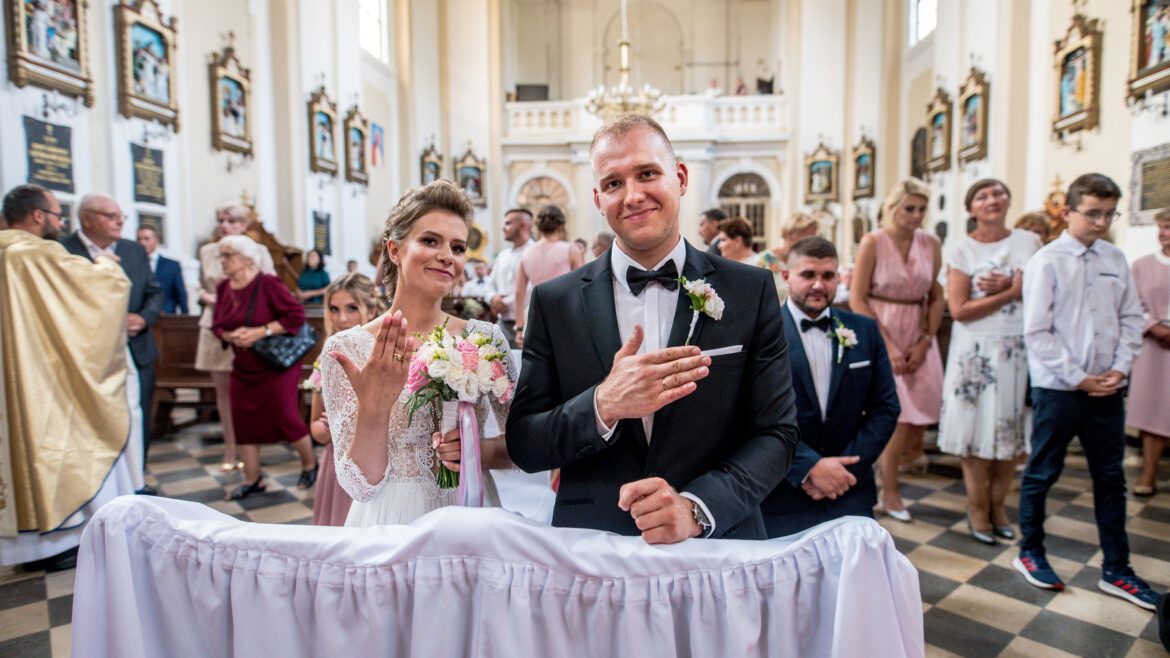 Paulina i Michał – Fotografia ślubu W Okrzei
